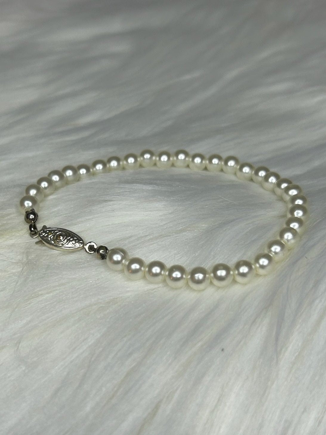 Single Pearl Bracelet