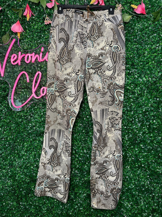 Patterned pants on a green textured background with 'Veronica' text.